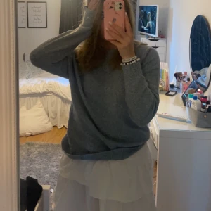 Super fin kjol - Säljer denna super fina kjolen som knappt är använd, (endast testad) 