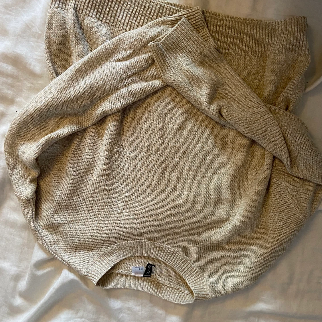 Stickad beige tröja från H&M