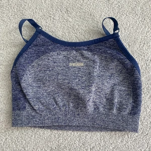 Gymshark sport-bh - Sport bh ifrån gymshark som tyvärr är för liten för mig. Stl XS. Superfint skick. Köparen står för frakten 