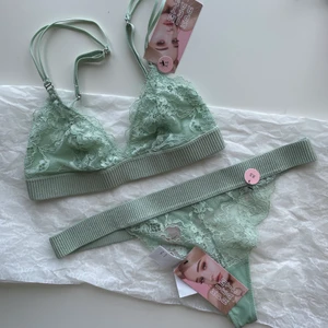 Spets sett - Säljer detta såå fina och helt nya spets settet ifrån hunkemöller då jag råkade få två likadana🥰 original pris för settet är 488kr!!! Går självklart även att frakta💗💗