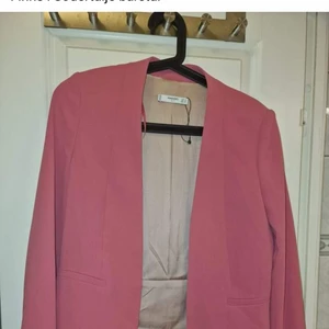 Kavaj - Kavaj från mango,oanvänd. Bara testad. 