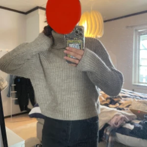 Stickad tröja - Stickad tröja från NAKD x Hannalicious, sparsamt använd. Skriv privat för frågor 💕