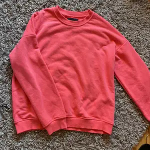 En rosa sweatshirt från lager 157 köpt för 150