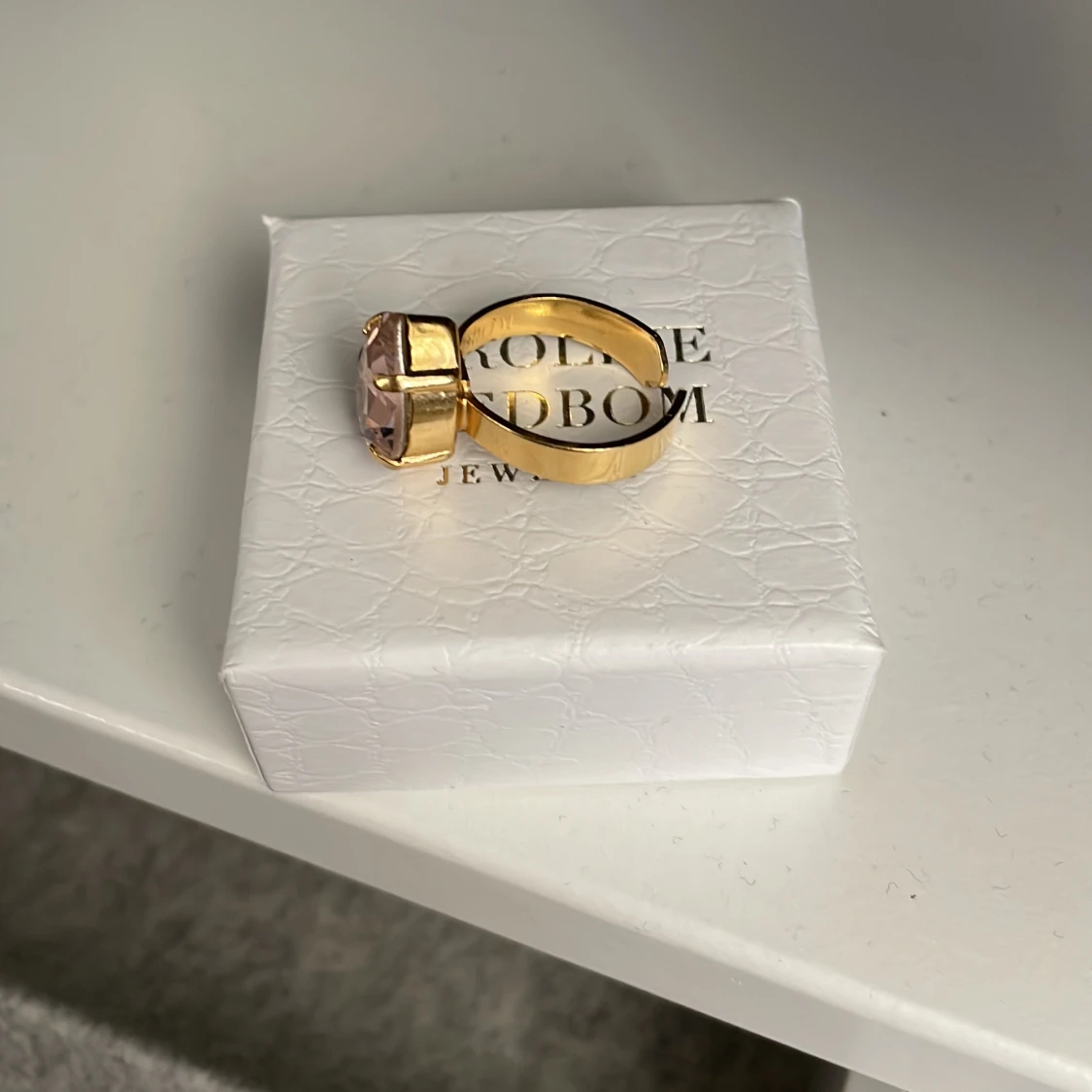 Super fin Caroline svedbom ring  - 91