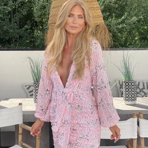 Rosa klänning  - Jättefin rosa klänning. Använd endast en gång! 