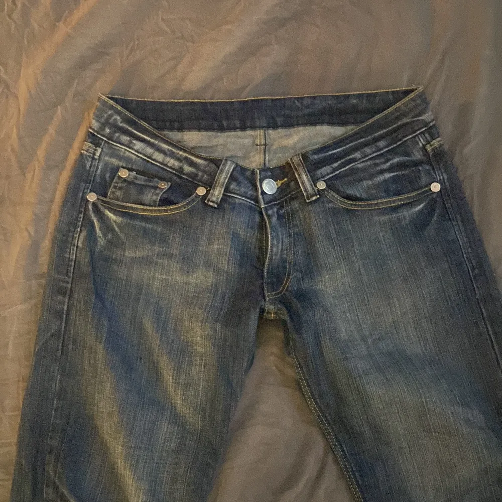 Supersnygga lågmidjade Victoria Beckham jeans, säljer pga att de är för stora (köp inte via köp nu)❤️. Jeans & Byxor.