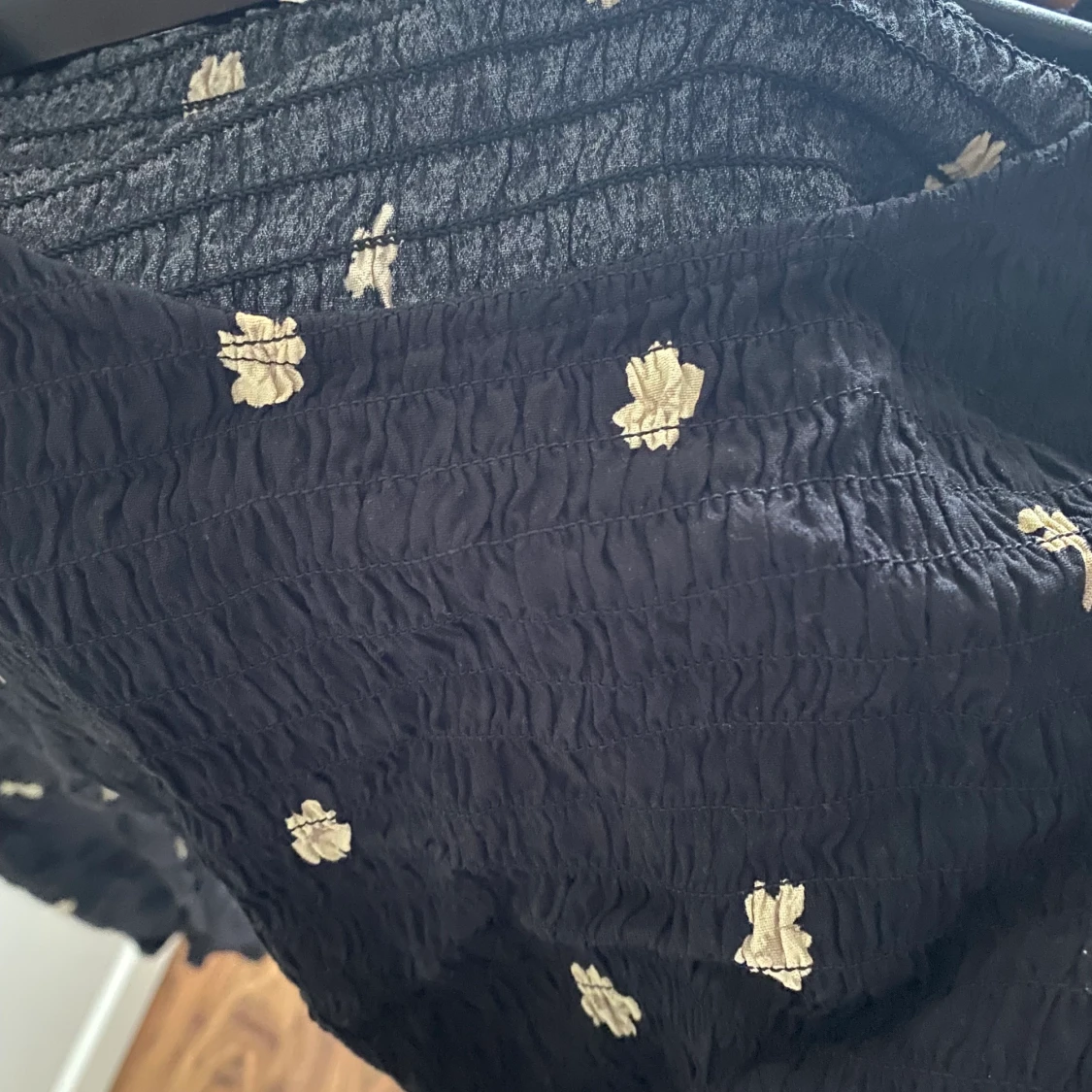 Somrig topp med gula blommor  - 26