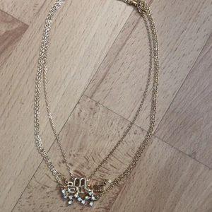 skorpion/scorpio halsband - säljer detta stjärntecken halsband! stjärntecknet är scorpio ♏️ (23 oktober–22 november), det är 3 halsband i ett, säljer för 20 inkl frakt (13kr) 💕💕♏️♏️