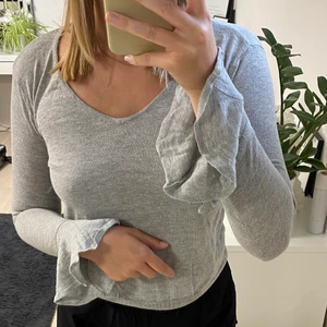 Tröja Mango - Såå söt tröja från Mango köpt för några år sen. Fint skick, strl Xs💕 Säljes då den tyvärr är lite liten för mig som vanligtvis har S/M i tröjor.