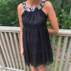 Cool svart klänning! - Användbar svart snygg klänning!