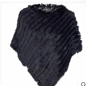 One size  - Äkta pälsponcho från salt, säljer för att den inte kommer till användning längre nypris 700 och säljer den för 300