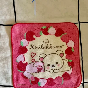 mini handduk med rilakkuma  - mini handduk med Rilakkuma 🧸💓 mått : 20x20 cm💓 vid frågor hör bara av dig 💓🧸☀️