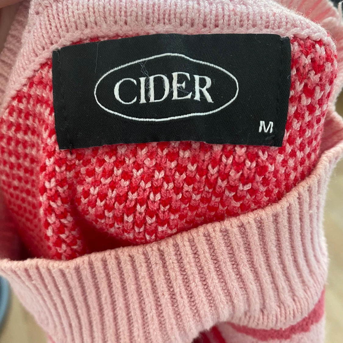 Rosa & röd stickad tröja - 91