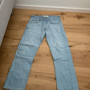 Jeans ljusblå - Säljer mina jeans från jeansbolaget  För att dom har blivit för små   Bara swish   Finns att hämta vid biblioteket i Enköping 