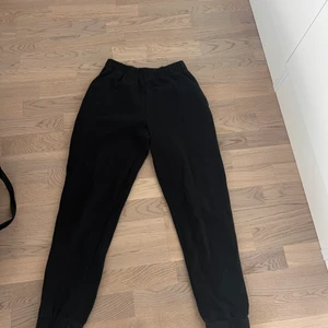 Mjukisbyxor  - Säljer dessa då den inte kommer till använing, använt få tal gånger. Storlek xs  finns att hämta i stockholm