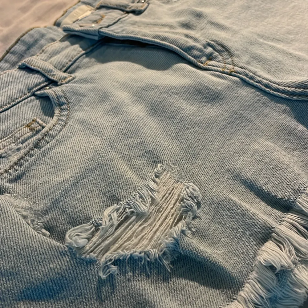 Oanvända ljusa jeans shorts från hm💗 nypris 199 kr!!. Shorts.
