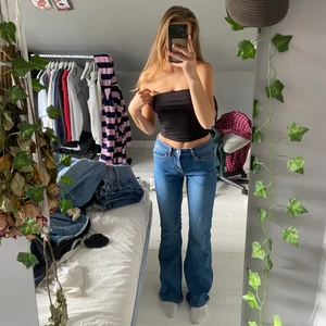 Blåa jeans - Säljer dessa blåa jättesköna jeans från pieces. Pris är diskitwrbart