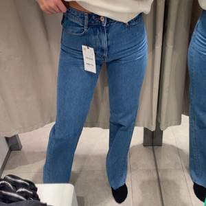Snygga och sköna jeans från zara, köpta för 399kr, jag är 173 