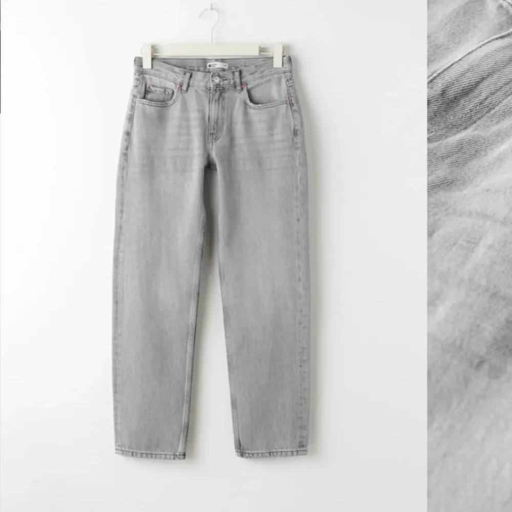 Storlek 38, nypris 500, Använt två gånger. köpte dem i juli och säljer pga att för de är för stora. ❤️. Jeans & Byxor.