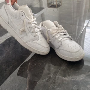 Air Jordan 1 Low - Säljer för att de inte kommer till någon användning.