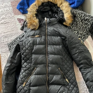 Rockandblue - Säljer en rockandblue jacka i storlek 38. Säljer den för 400kr.