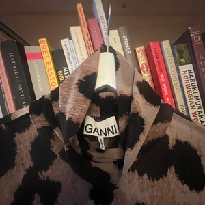 Ganni stl 36 - Använd typ 3 gånger :) 