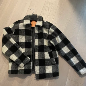 Vailent Teddy jacka - Fint skick, slutsåld hos Carlings.