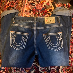 True religion jeans - Köpta secondhand. Ganska stora. Saknar två knappar också.