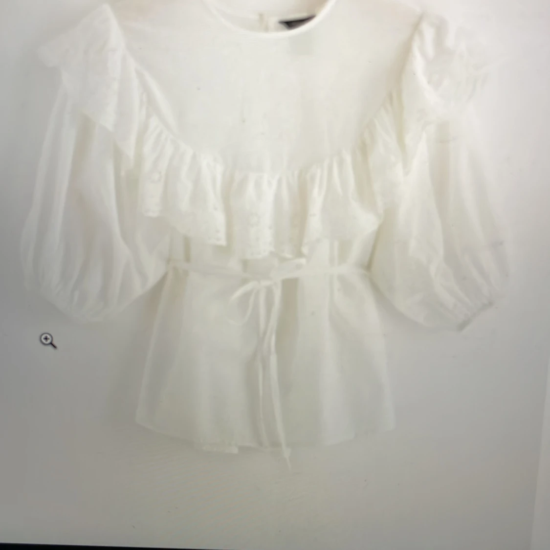 Blus med volang  - 91