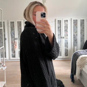 Stickad tröja NAKD - Stickad tröja från NAKD i storlek S.   Säljaren står för fraktkostnaden. Kolla gärna in mina andra annonser - rensar garderoben!💓