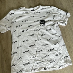 T-shirt - Oanvänd Storlek L 