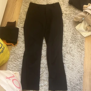 Kostymbyxor  - Fina kostymbyxor från bikbok. Använda men i bra skick. Släppt en liten söm vid gylfen men lätt att sy ihop. 