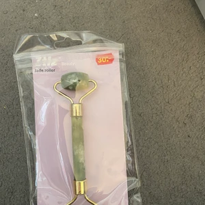 Jade roller - En jade roller från dollar store. Köpte för 30kr men aldrig ens öppnat 