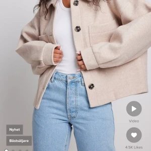 jacka💖 - fin jacka från nakd som är slutsåld i denna storlek! nypris: 799 kr mitt pris: 500 kr (den är lite nopprig)