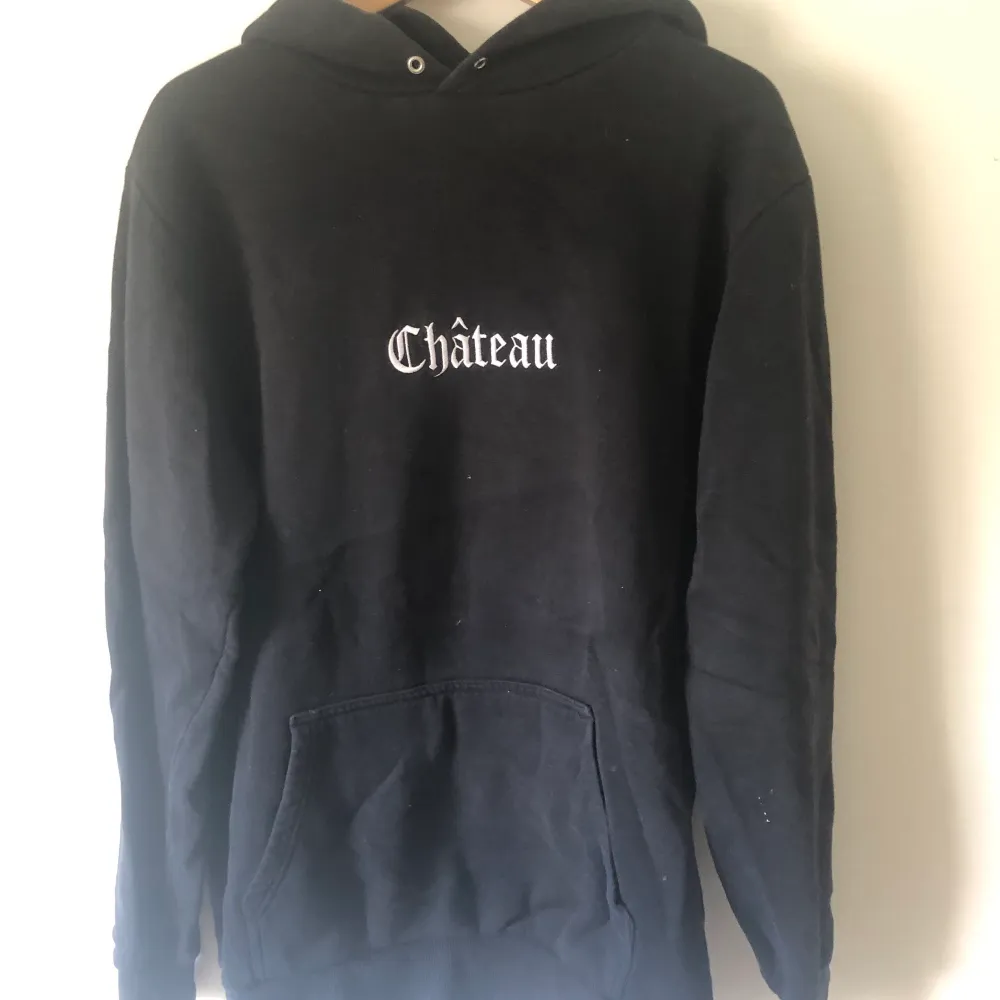 Svart chateau luvtröja i Xlarge . Hoodies.