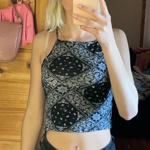 Linne - Använts fåtal gånger förra sommaren men säljer för jag inte använder längre💕 frakt tillkommer 