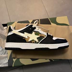 Bape low dunk med alla tillbehör. Påse samt kvitto. Dswt Strl 7 (41)