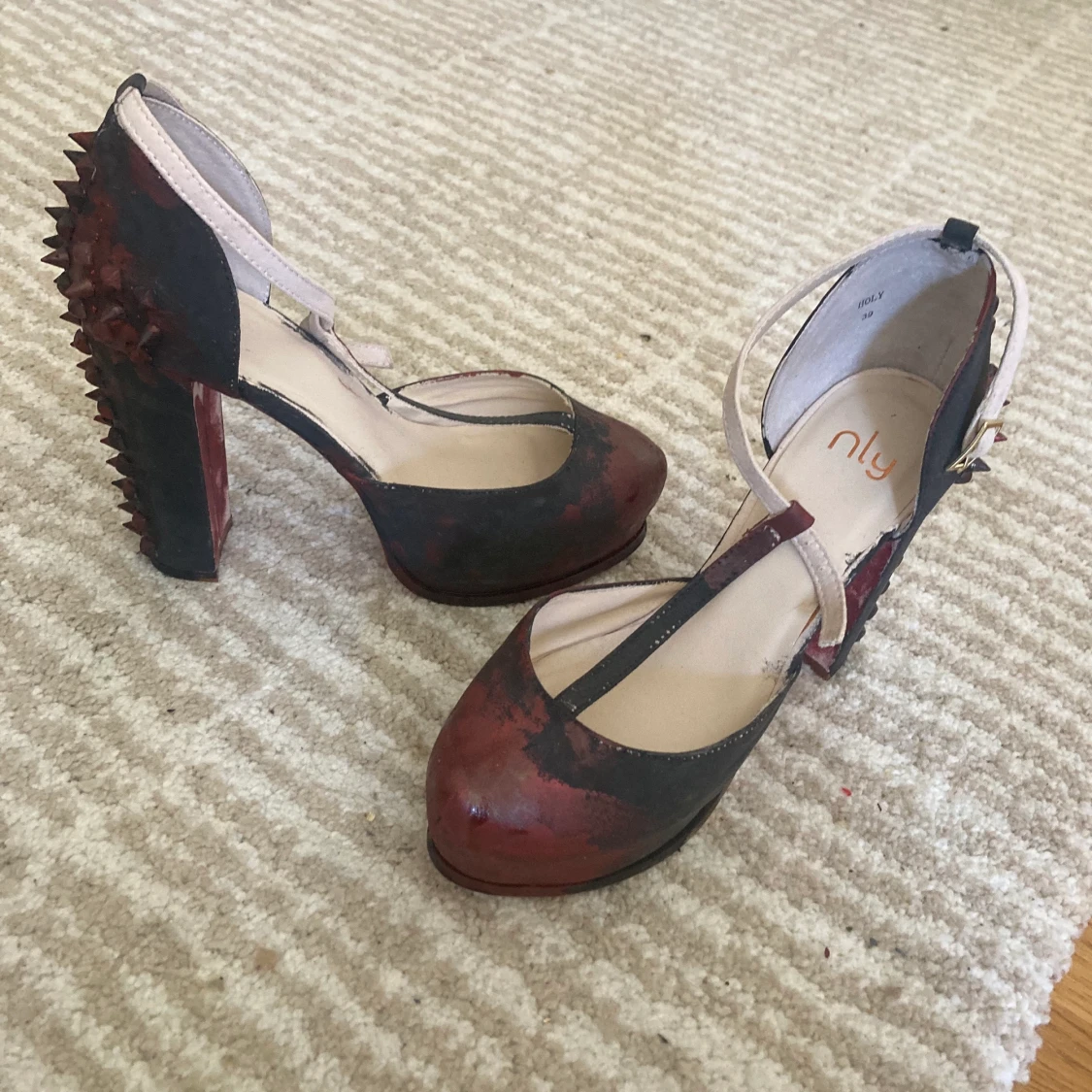 Klackskor med nitar bak - 90