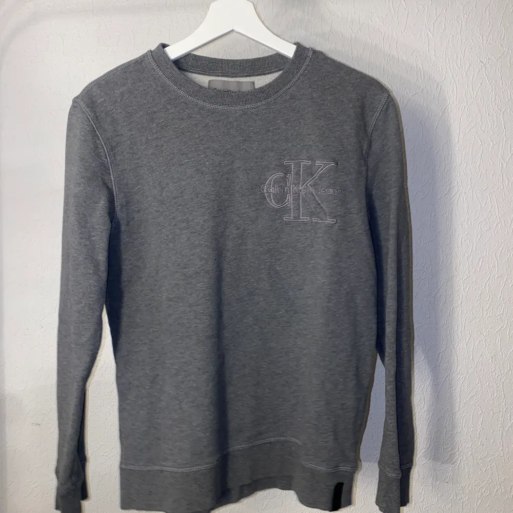 SwEatshirt från Calvin Klein, nypris 1200. Tröjor & Koftor.