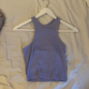 Ett lila linne  - Säljer ett lila linne från hm i bra skick