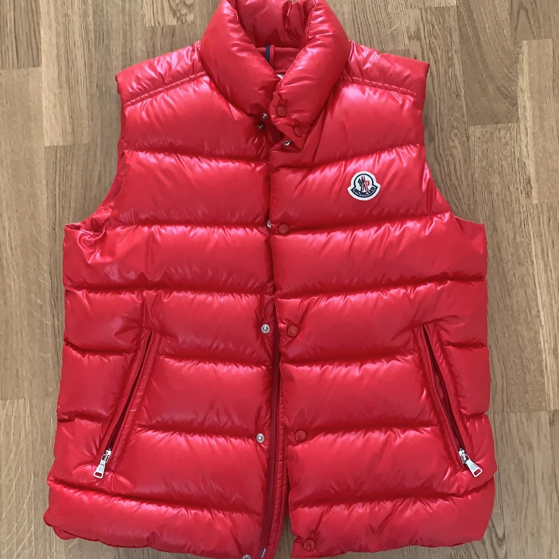 Röd moncler väst