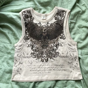 Y2K tank top  - super söt y2k topp! köpte från urban outfitters nyligen men aldrig använd då den var för stor för mig :( färgen och passformen passar på alla ~ passar s/m ~ 