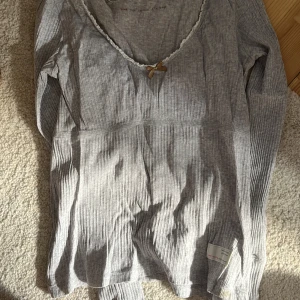 Odd molly - Sitter som på andra bilden. Fint skick. Säljer för 250 ink frakt !❤️