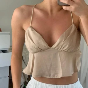 Topp - Jättegullig topp ifrån SHIEN! Helt ny oanvända! Beställde två st och behåller en. Storlek är S! 