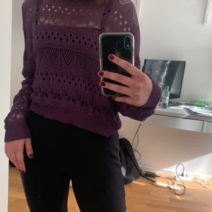 Stickad topp - Jättegullig stickad topp som tyvärr inte kommer till användning längre, använd ett par gånger. Skriv privat om du vill köpa, priset kan diskuteras💓💓