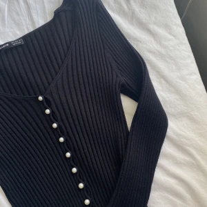 Ribbstickad tröja - Svart tröja från shein i strl 36 