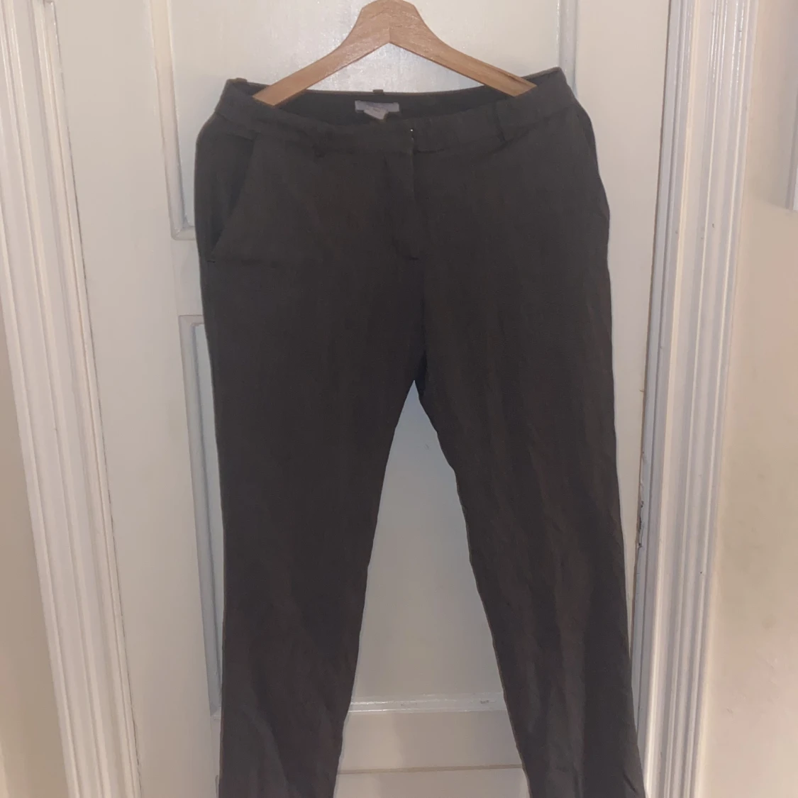 H&M kostym byxor strl 29/30 pris 100kr