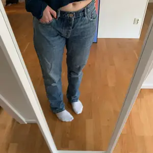 Mid Rise zara jeans! Väldigt bra skick! Säljs i storlek 42 och 36🤍🤍
