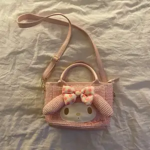 Sanrio My Melody crossbody väska med avtagbart band