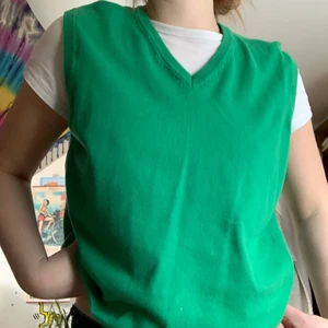 grön väst - grön sweaterväst från Basic U? storlek XL! köpt second hand, använd 1 gång!